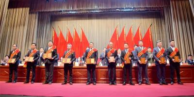 中科藍(lán)天董事長(zhǎng)王偉被評(píng)選為 “2021年度滕州市優(yōu)秀企業(yè)家”稱號(hào)