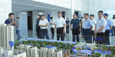 棗莊市住建局和工信局領(lǐng)導(dǎo)蒞臨中科藍(lán)天集團觀摩我司建設(shè)發(fā)展