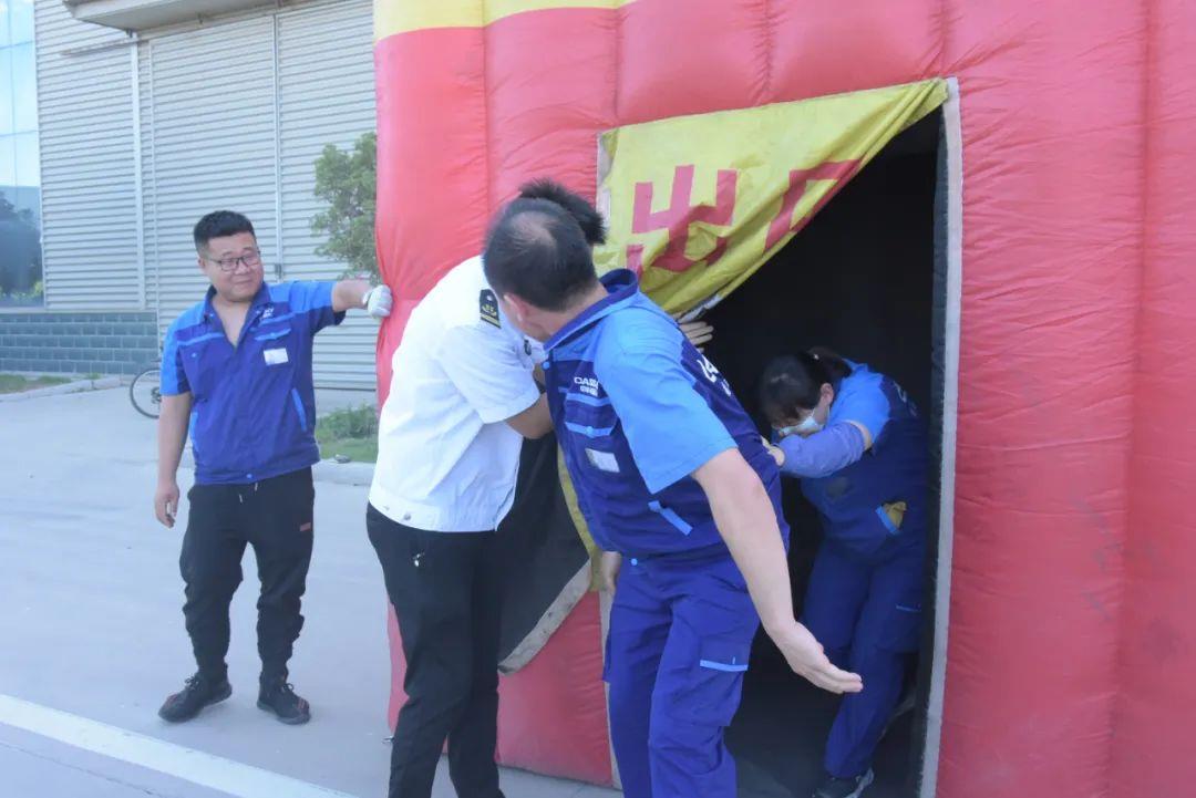 學習突發(fā)火災的應變、逃生技能